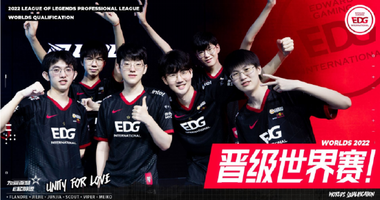 滑雪者通过 滑雪者通过