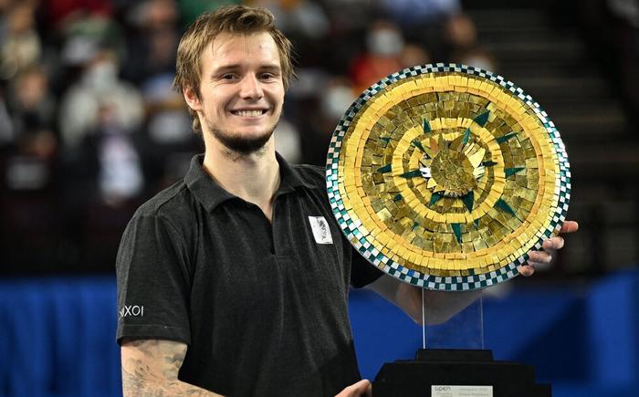 但如果他仍 但如果他仍